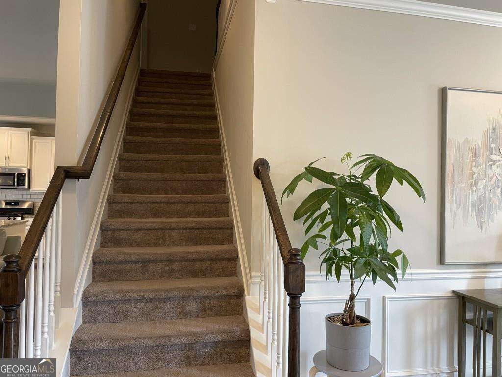 2415 Matlin Way Property Photo 7
