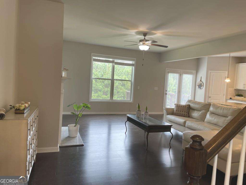 2415 Matlin Way Property Photo 8