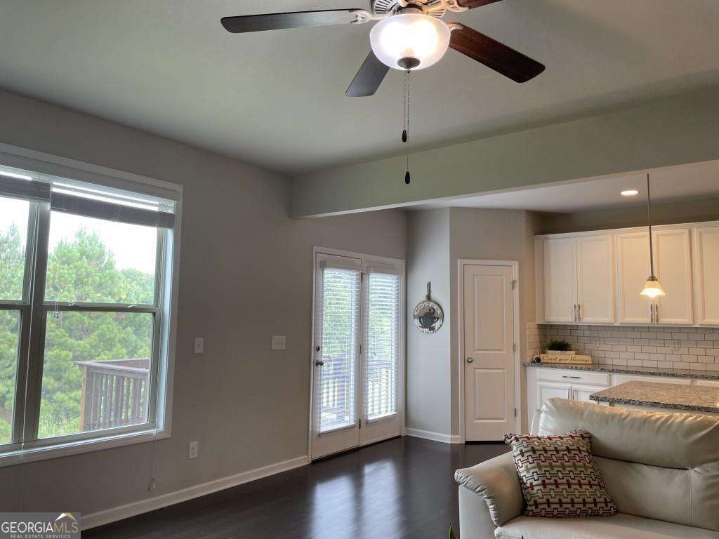 2415 Matlin Way Property Photo 11