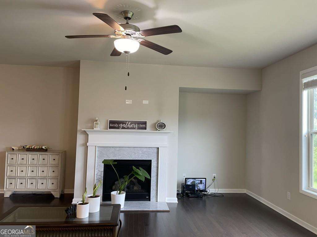 2415 Matlin Way Property Photo 12