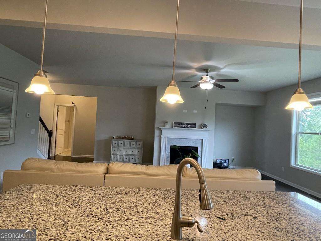 2415 Matlin Way Property Photo 14