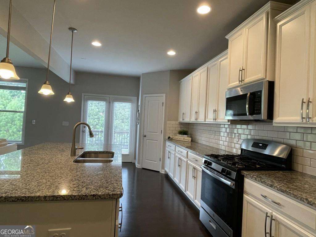 2415 Matlin Way Property Photo 16