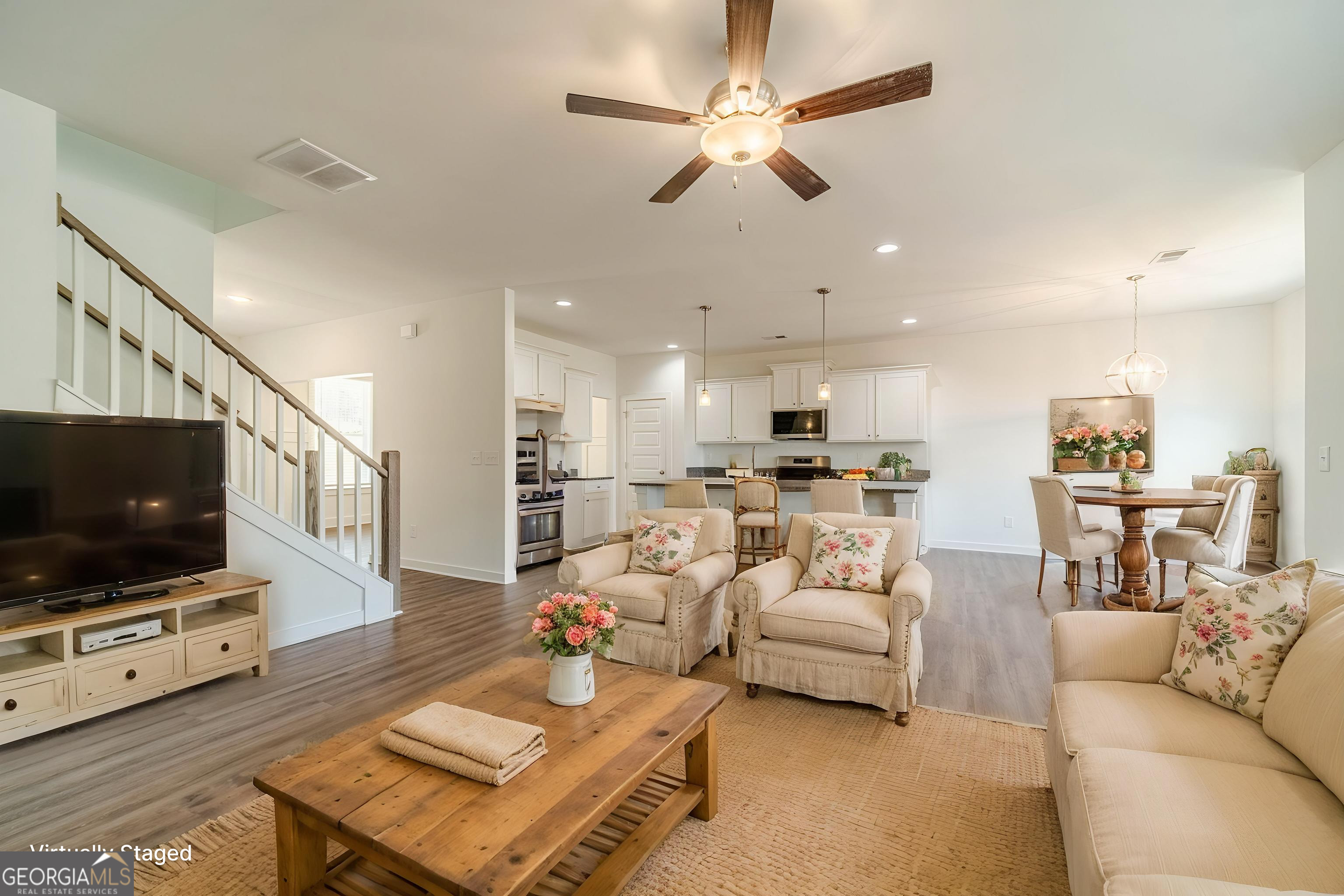 1548 Ridgewood Court Property Photo 4