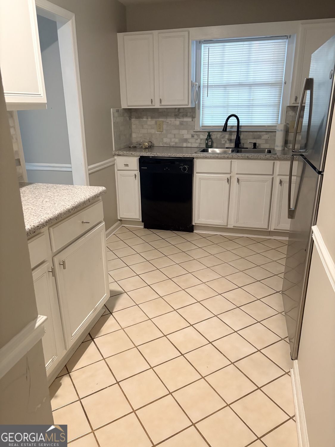 212 W Highland Avenue Property Photo 3