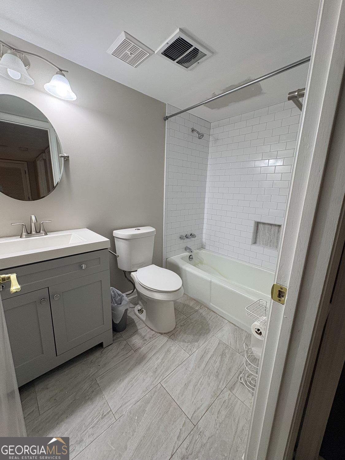 212 W Highland Avenue Property Photo 4