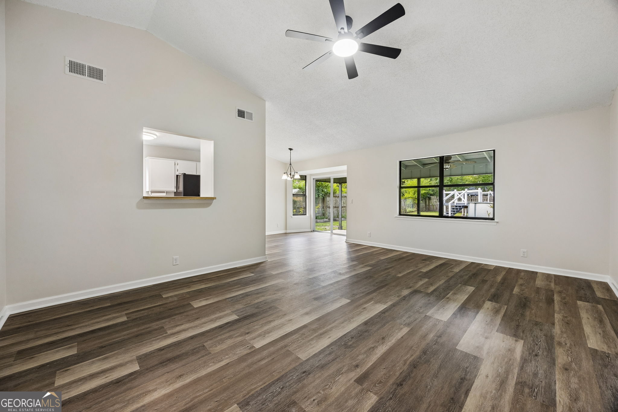 307 Sunnyside Drive Property Photo 10
