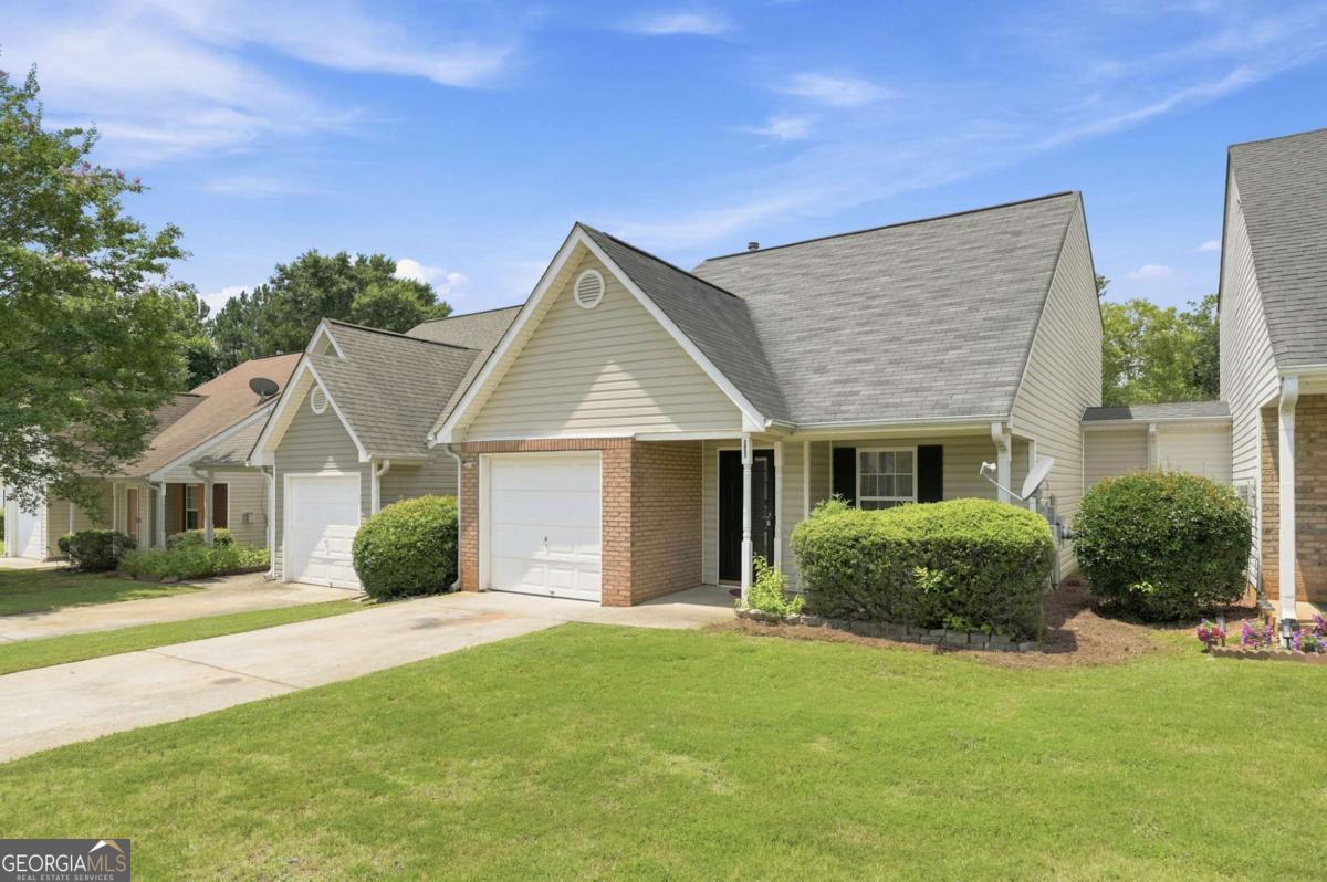 3055 Lakeside Circle Property Photo 1
