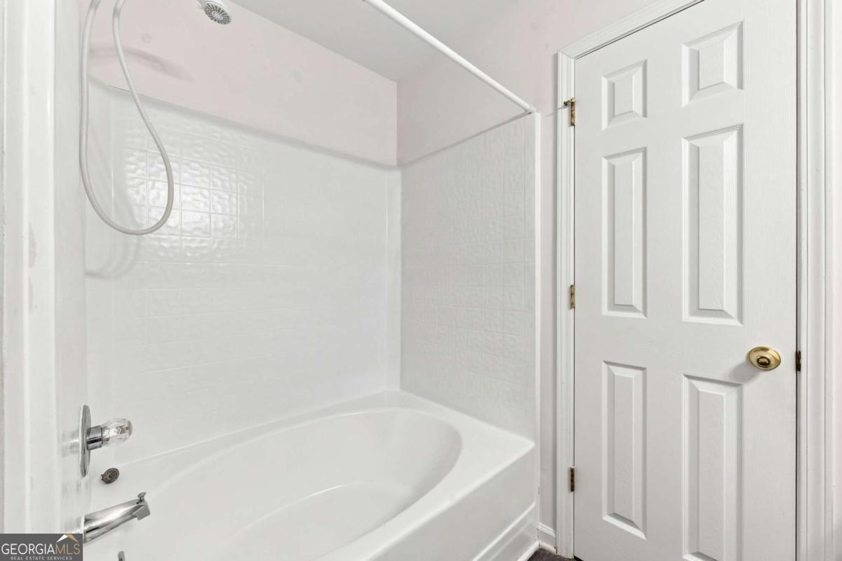 3055 Lakeside Circle Property Photo 16