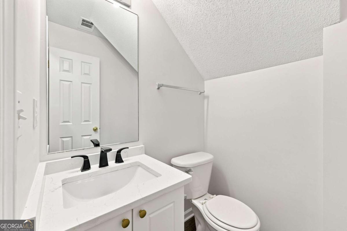 3055 Lakeside Circle Property Photo 17