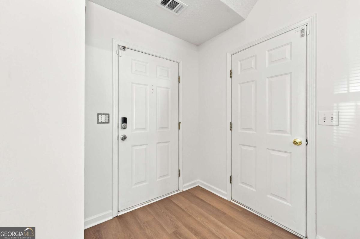 3055 Lakeside Circle Property Photo 18