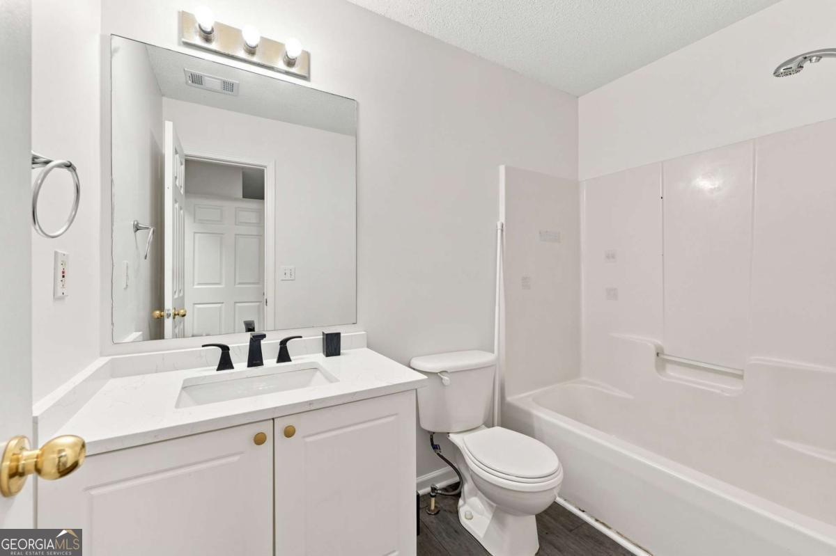 3055 Lakeside Circle Property Photo 21