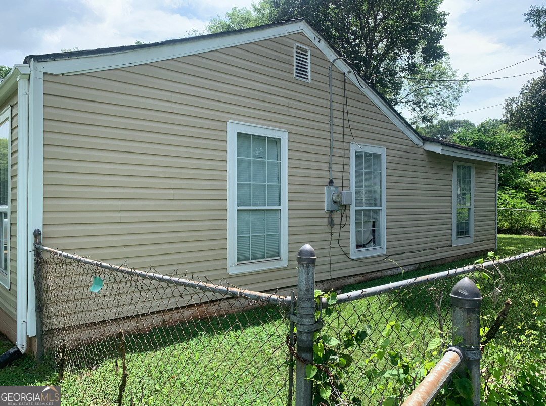 1933 Henry Crumpton Drive Sw Property Photo 4