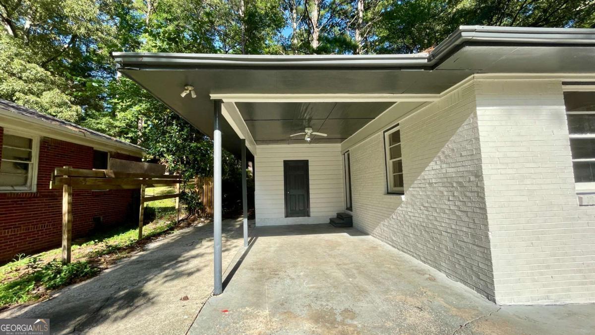 2744 Fairlane Drive Se Property Photo 2