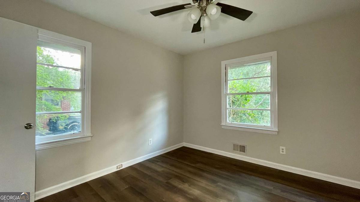 2744 Fairlane Drive Se Property Photo 6