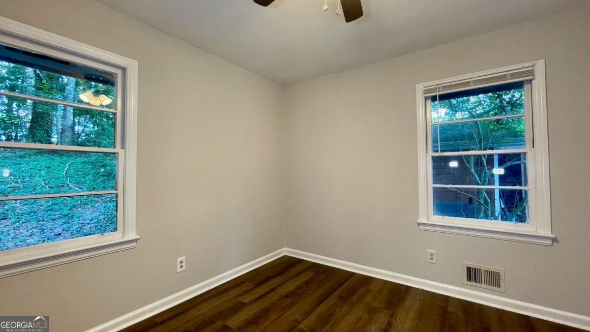 2744 Fairlane Drive Se Property Photo 8