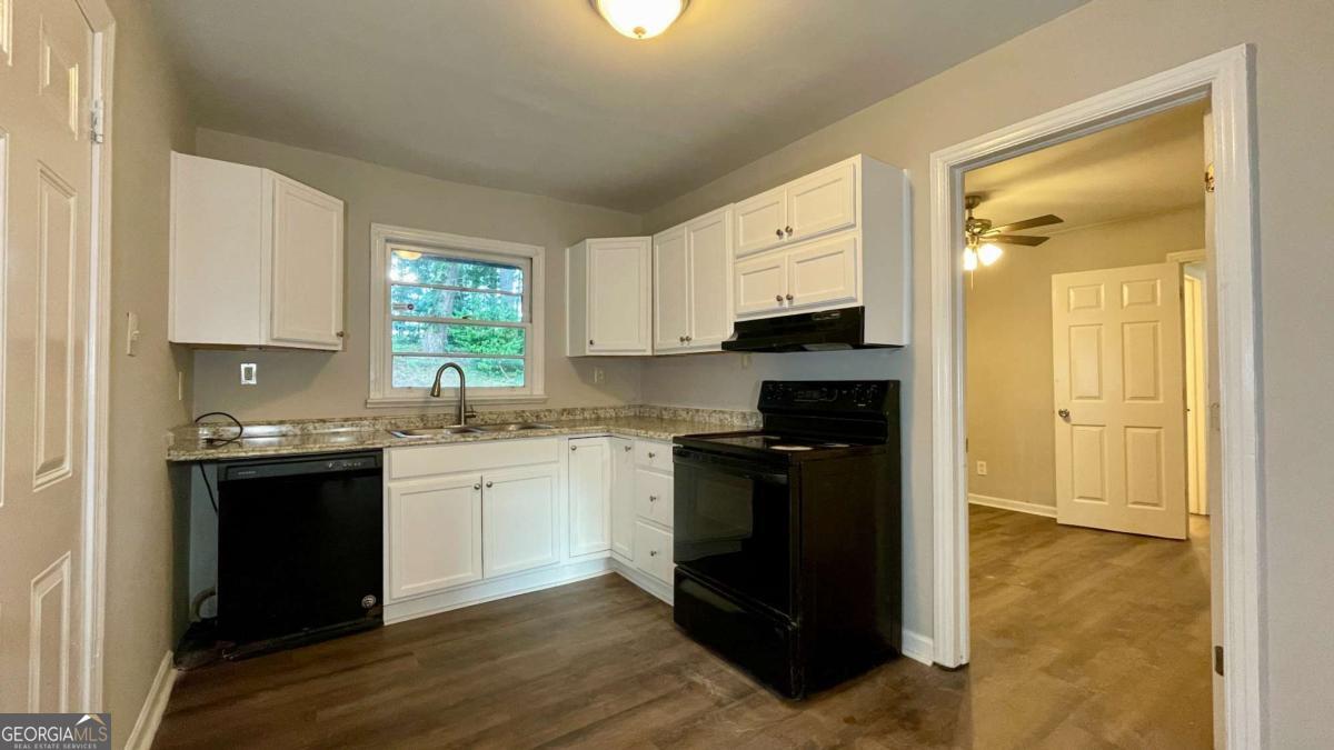 2744 Fairlane Drive Se Property Photo 9