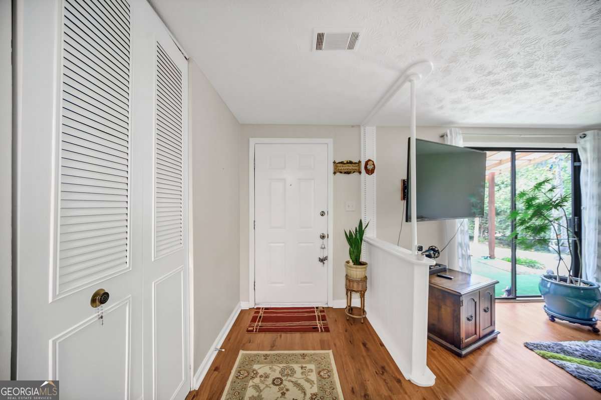 3184 Newcastle Way Property Photo 6