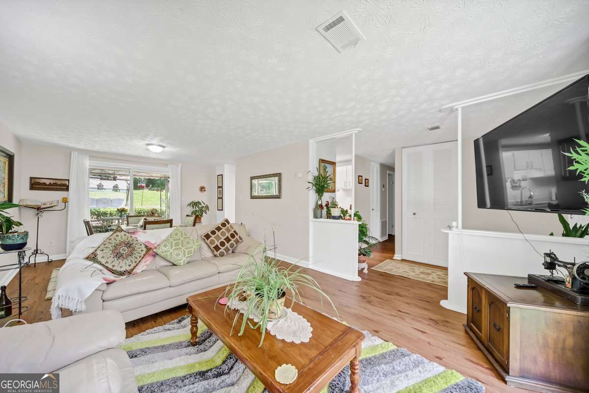 3184 Newcastle Way Property Photo 9