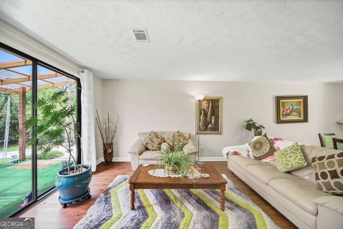 3184 Newcastle Way Property Photo 10