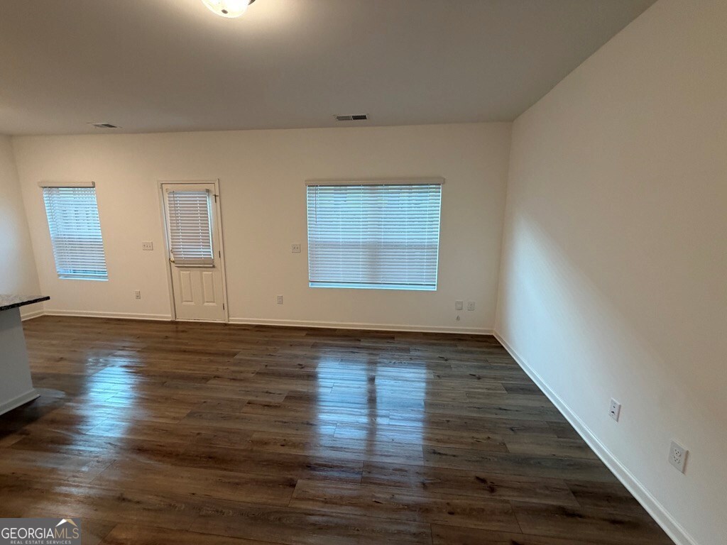 1410 Ben Park Way Property Photo 2
