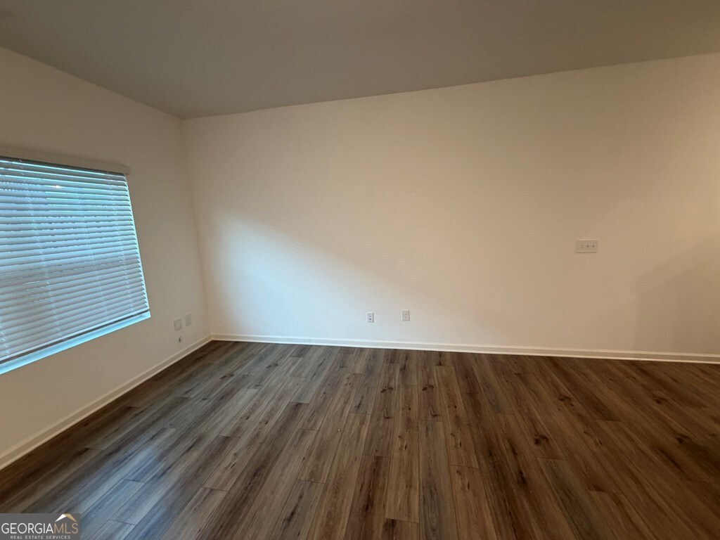 1410 Ben Park Way Property Photo 3
