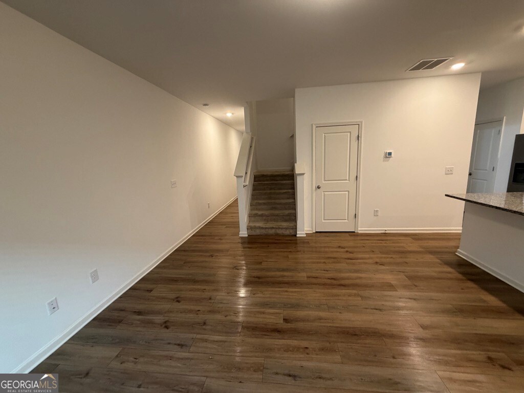1410 Ben Park Way Property Photo 4