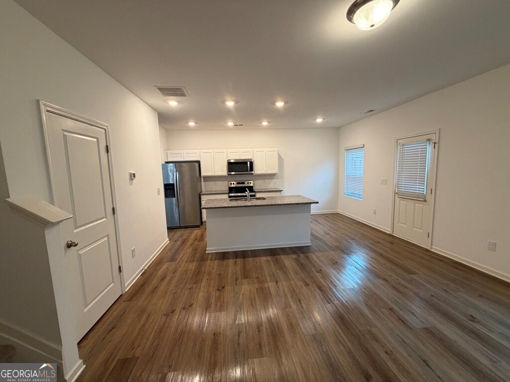 1410 Ben Park Way Property Photo 5