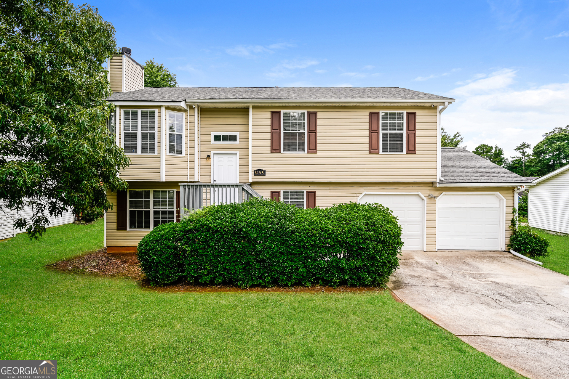 6155 Raleigh Oaks Court Property Photo 1
