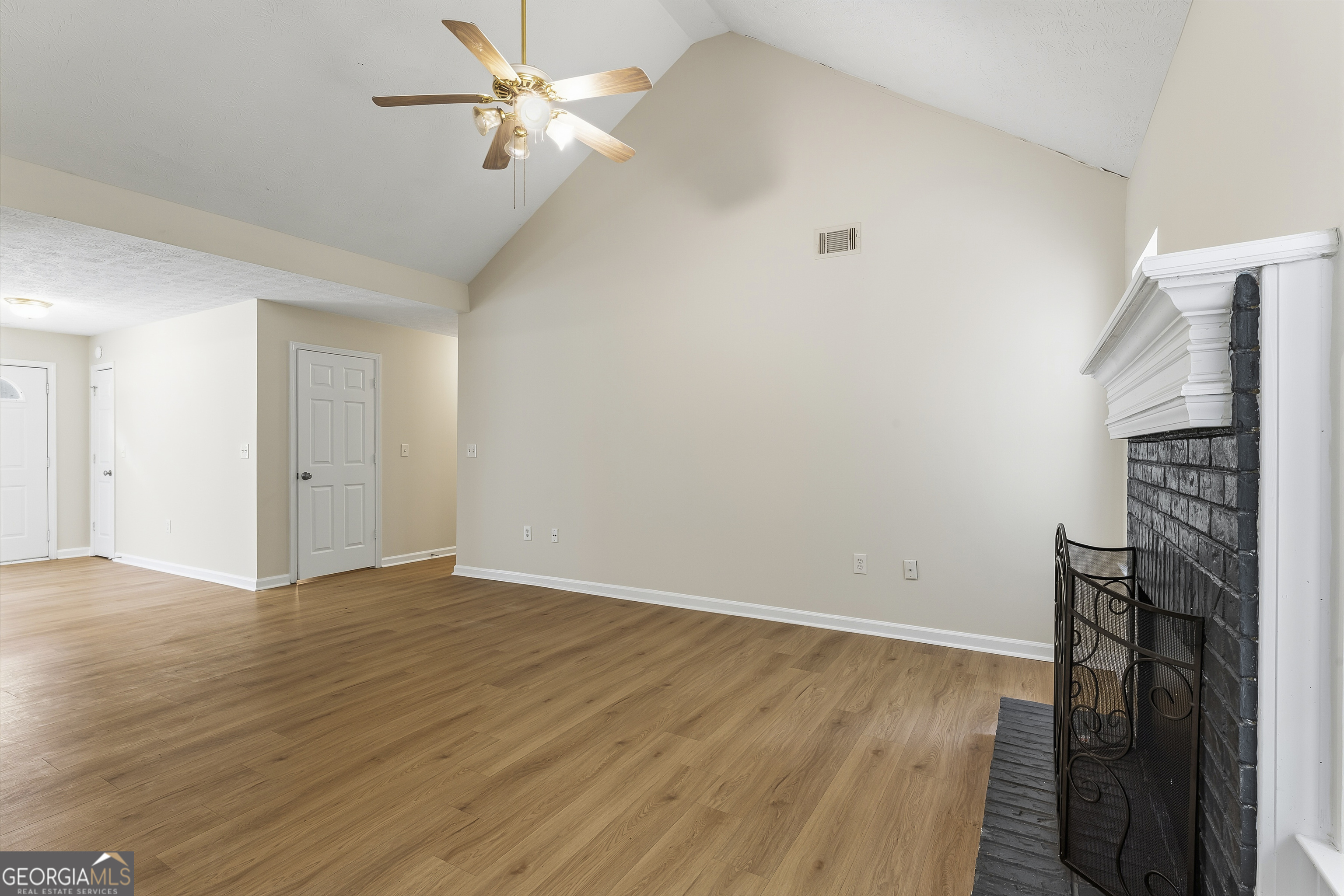 115 Autumn Cove Property Photo 8