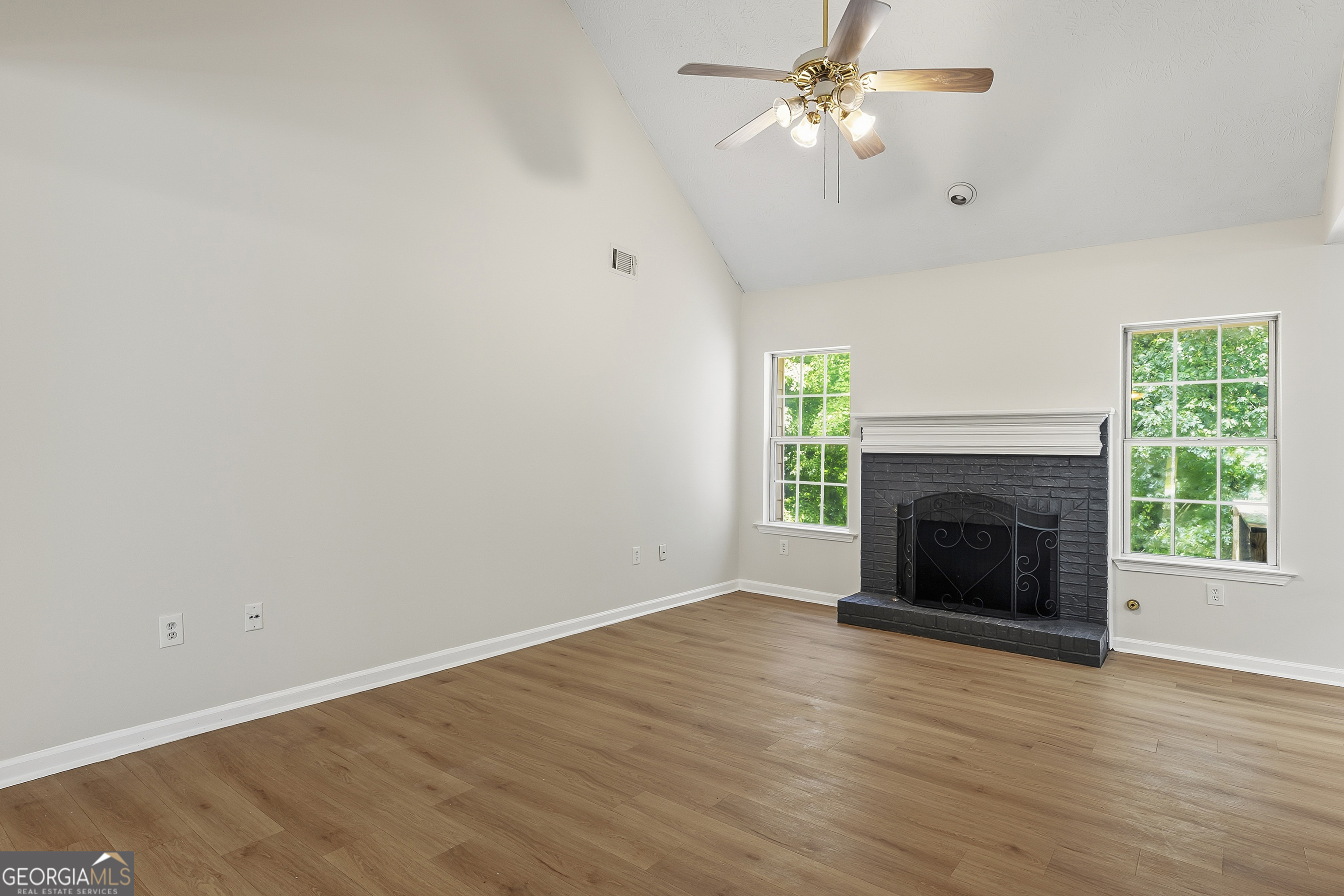 115 Autumn Cove Property Photo 9