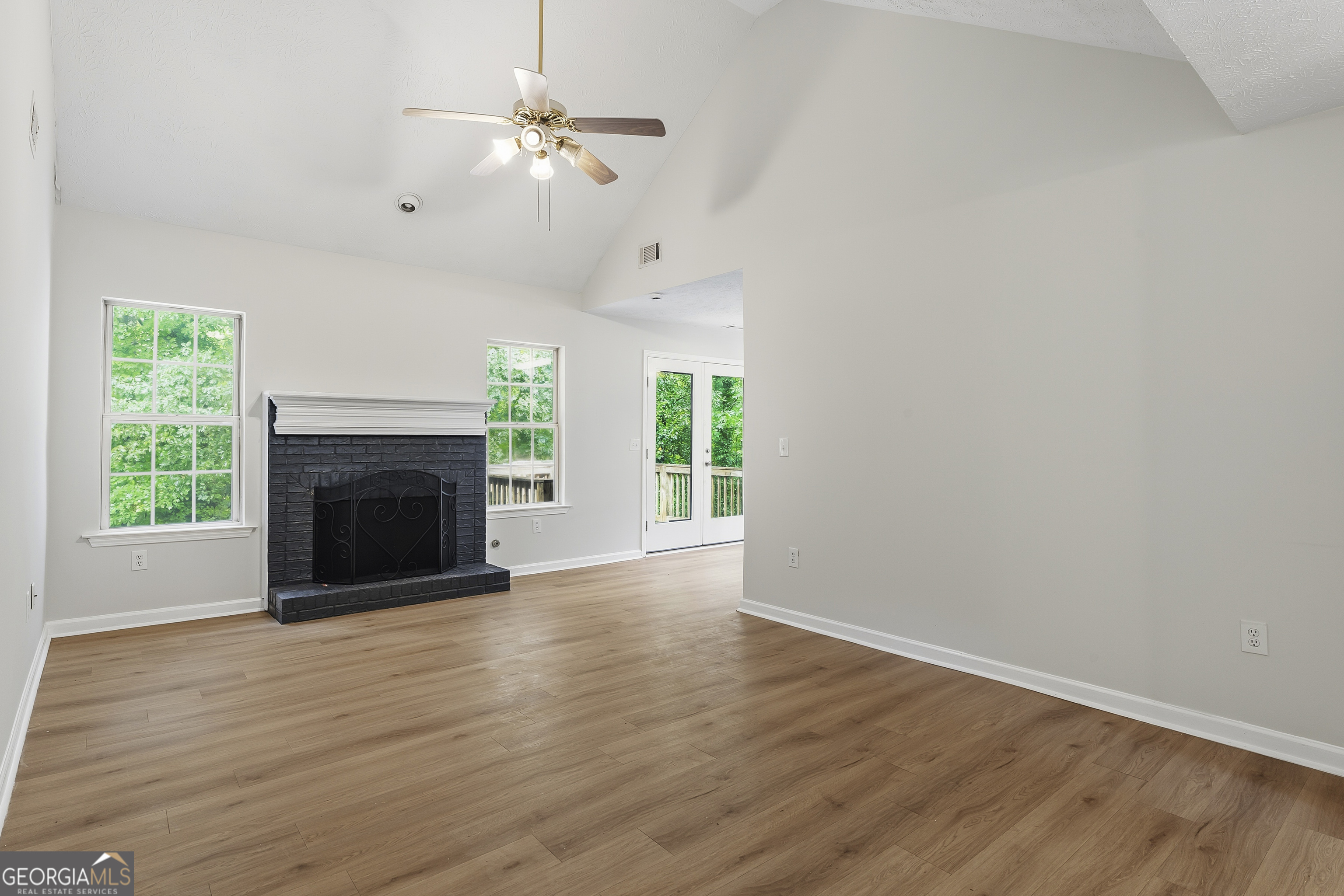 115 Autumn Cove Property Photo 11