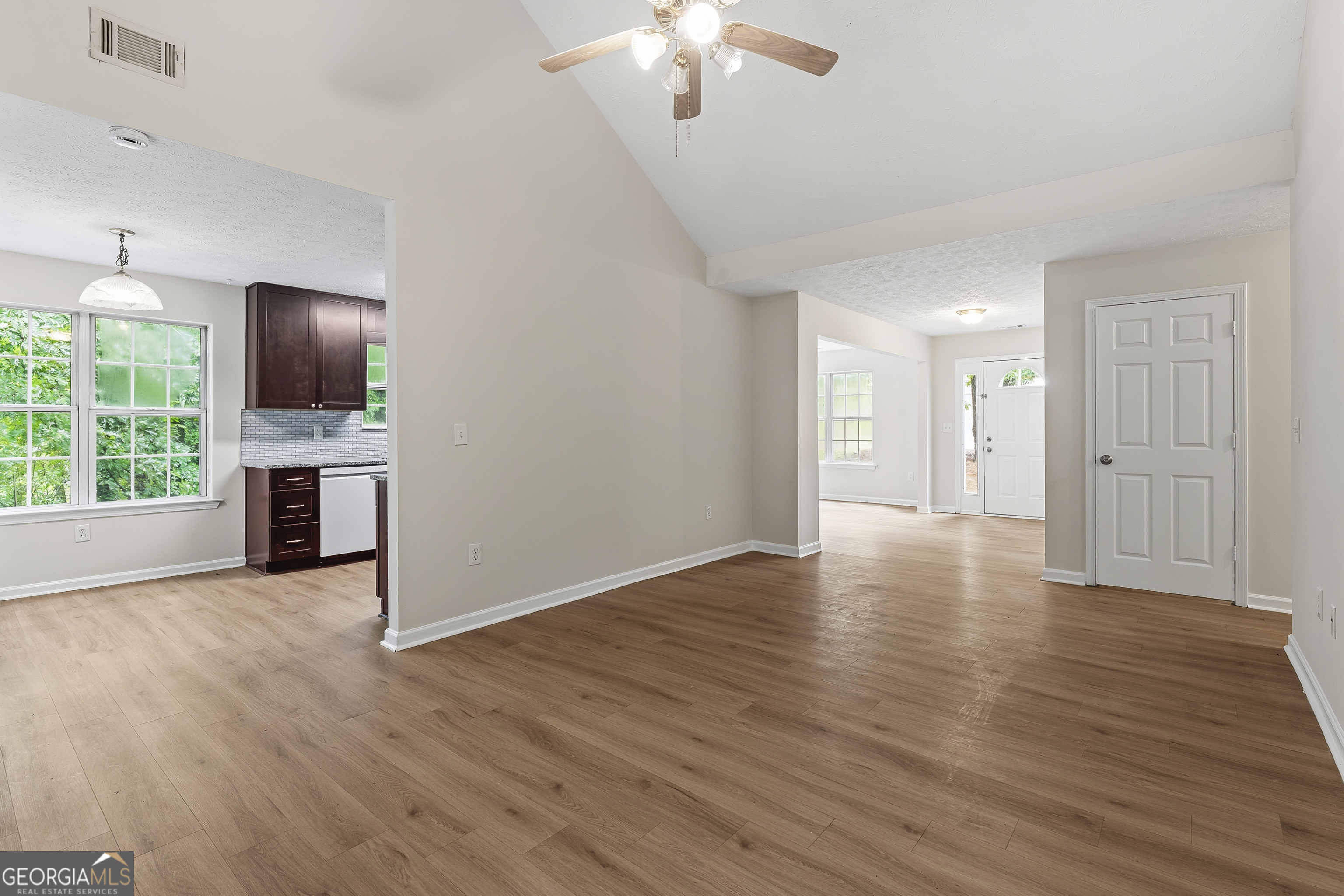 115 Autumn Cove Property Photo 12