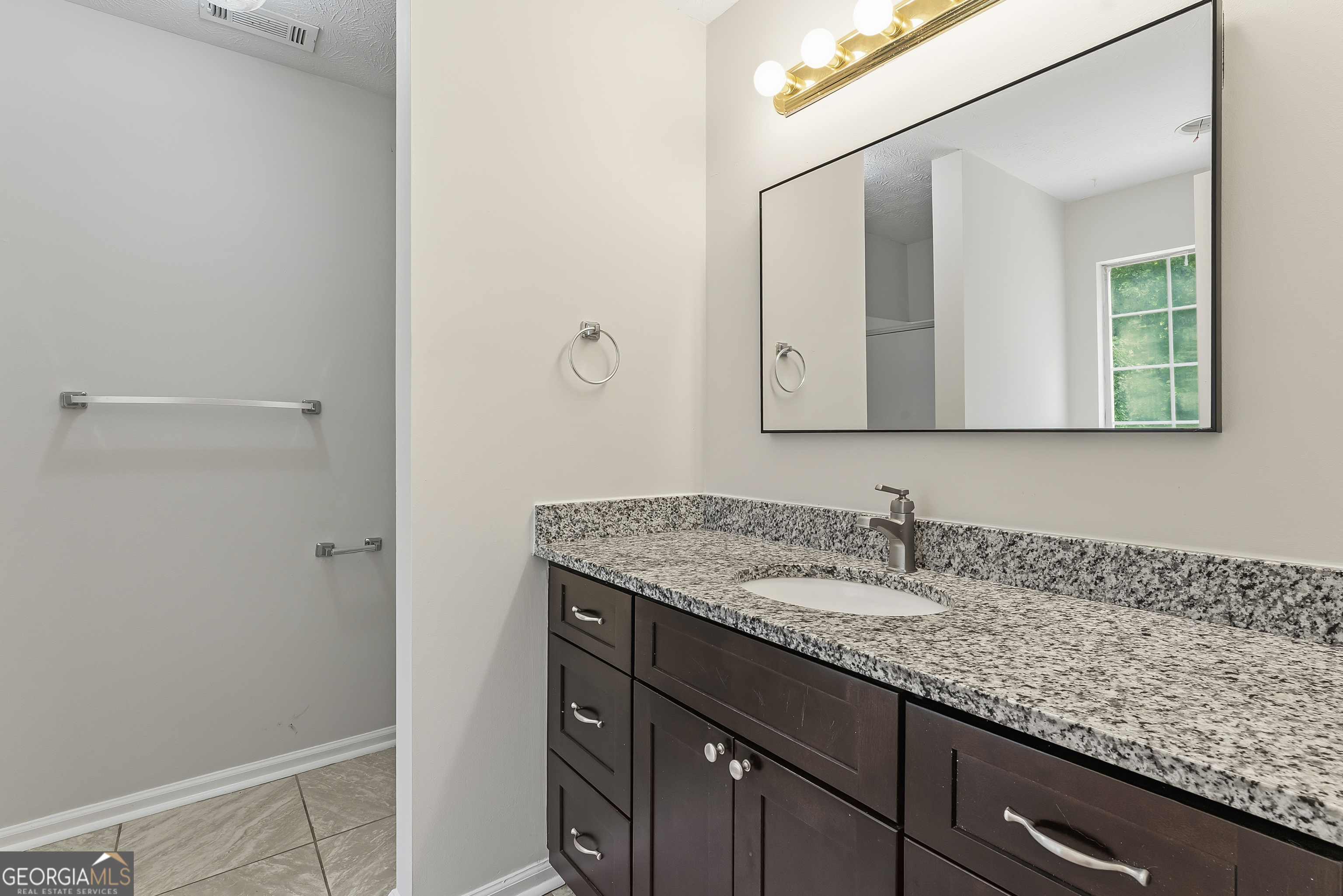 115 Autumn Cove Property Photo 21