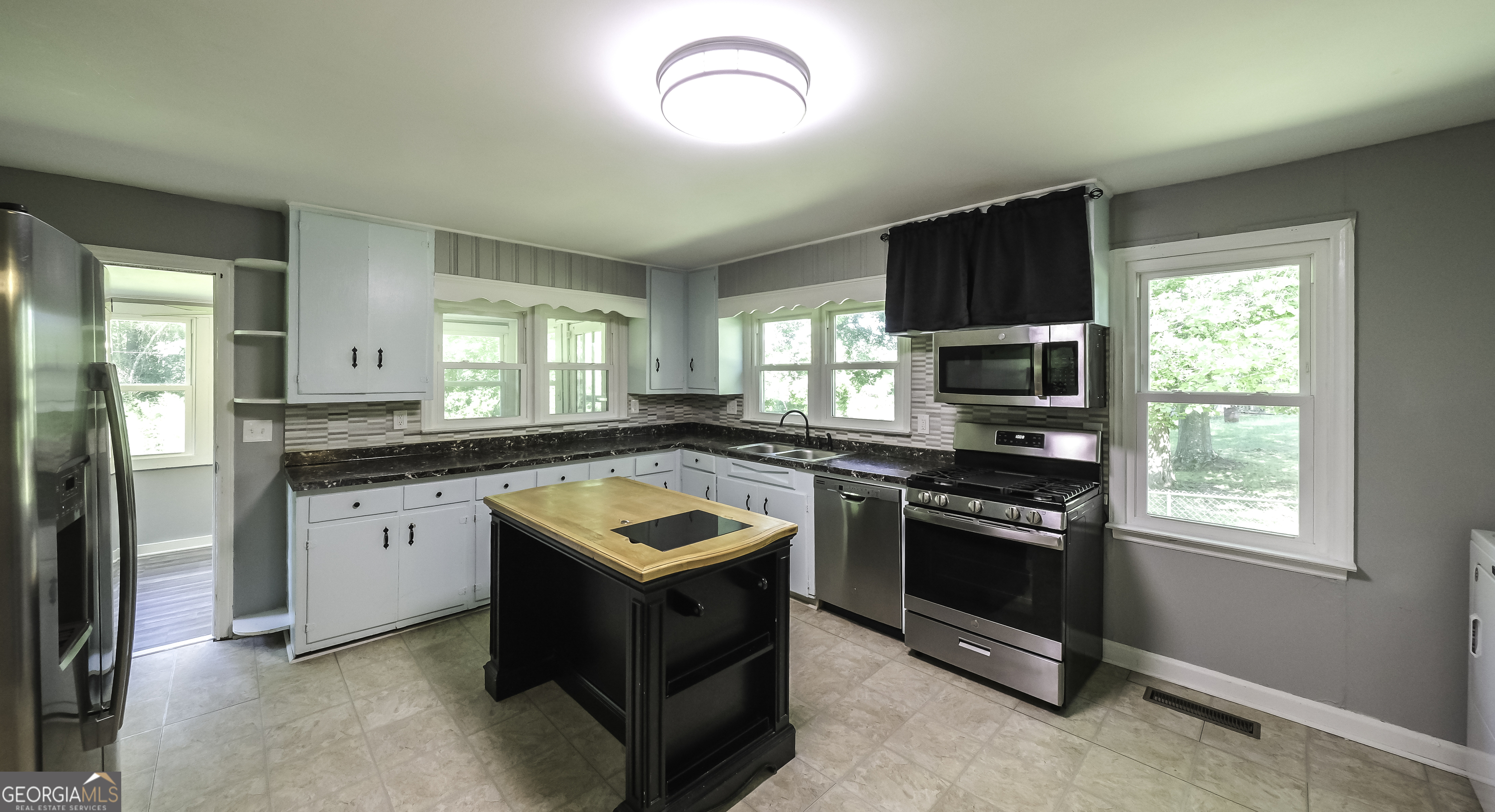 2986 Hilltop Drive Property Photo 8