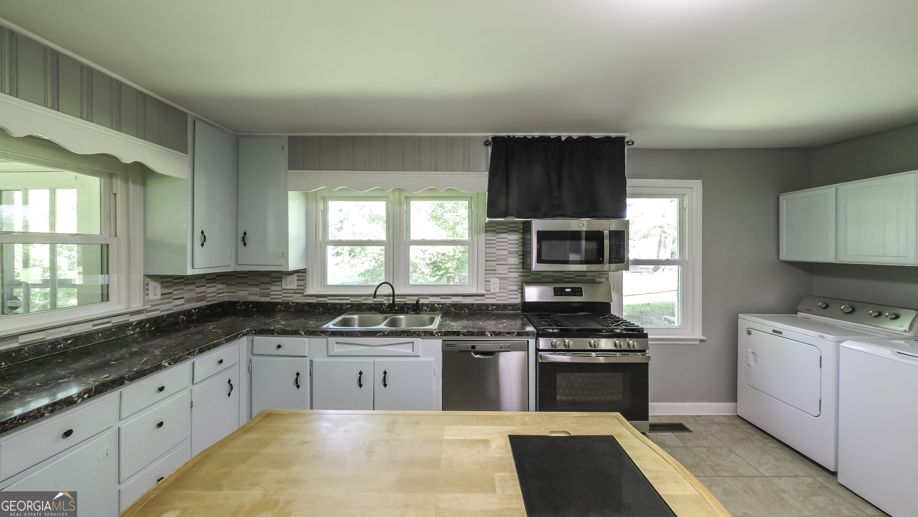 2986 Hilltop Drive Property Photo 13