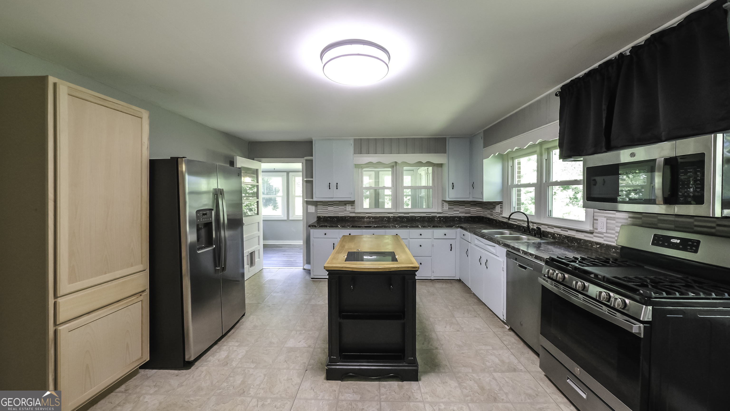 2986 Hilltop Drive Property Photo 14