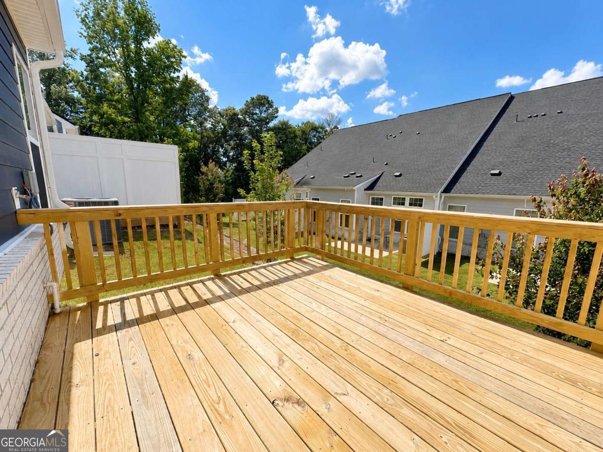 320 Mayflower Drive Property Photo 24