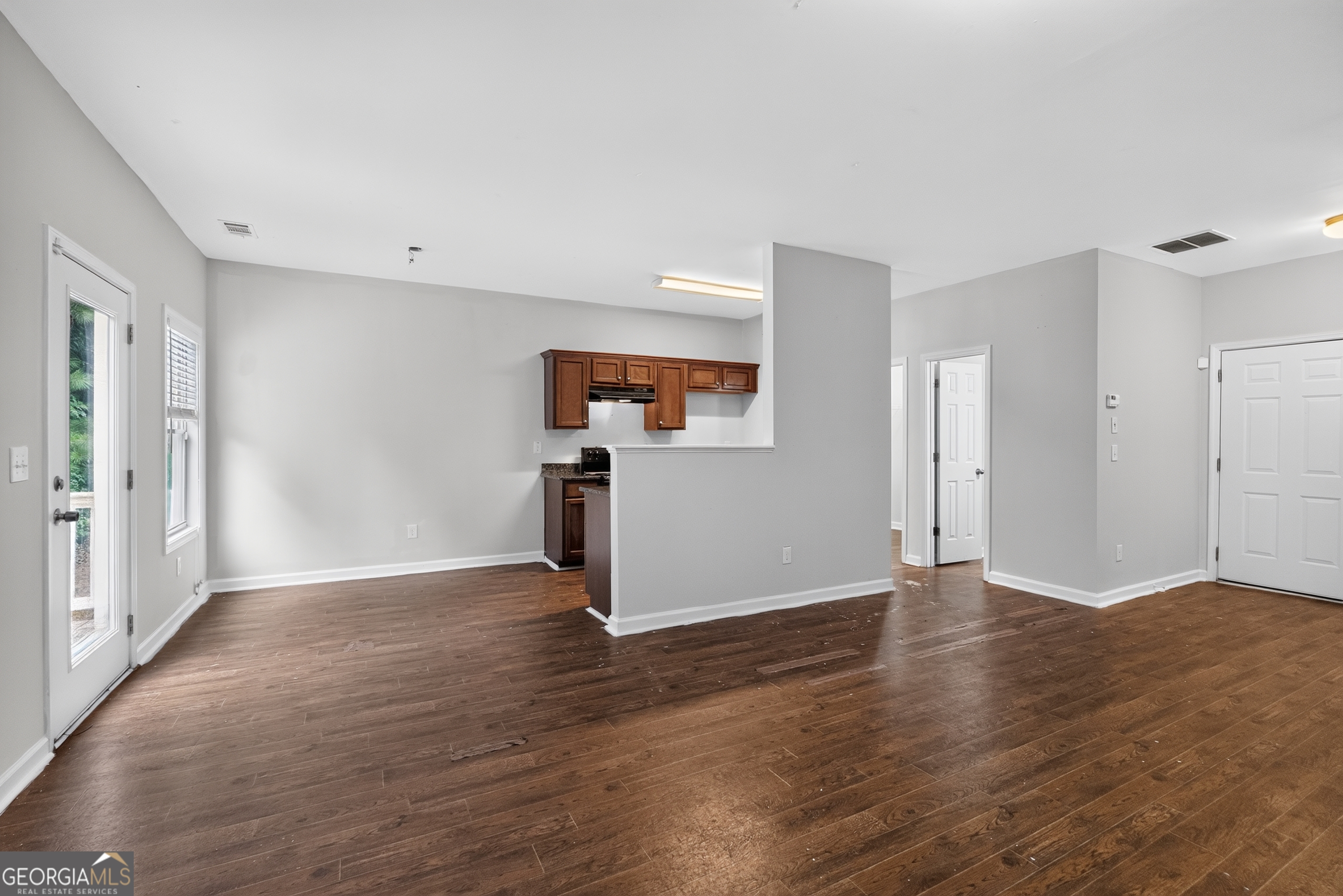 6385 Shadow Square Property Photo 8