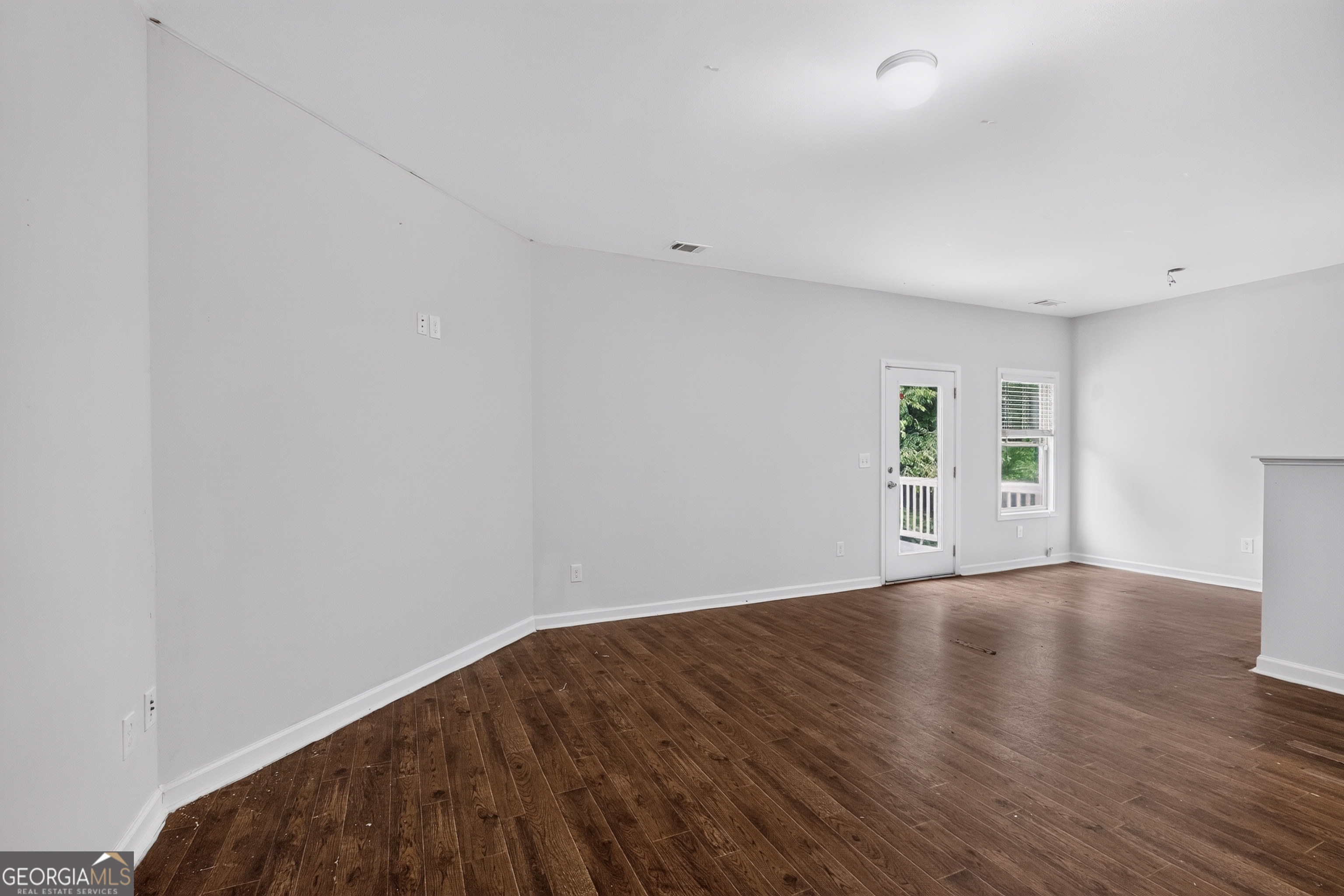 6385 Shadow Square Property Photo 9