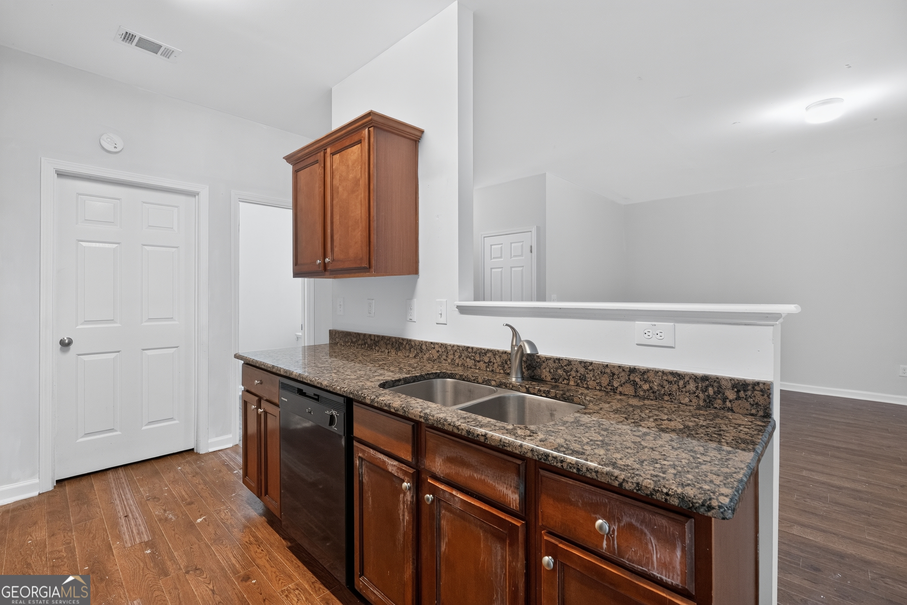 6385 Shadow Square Property Photo 12