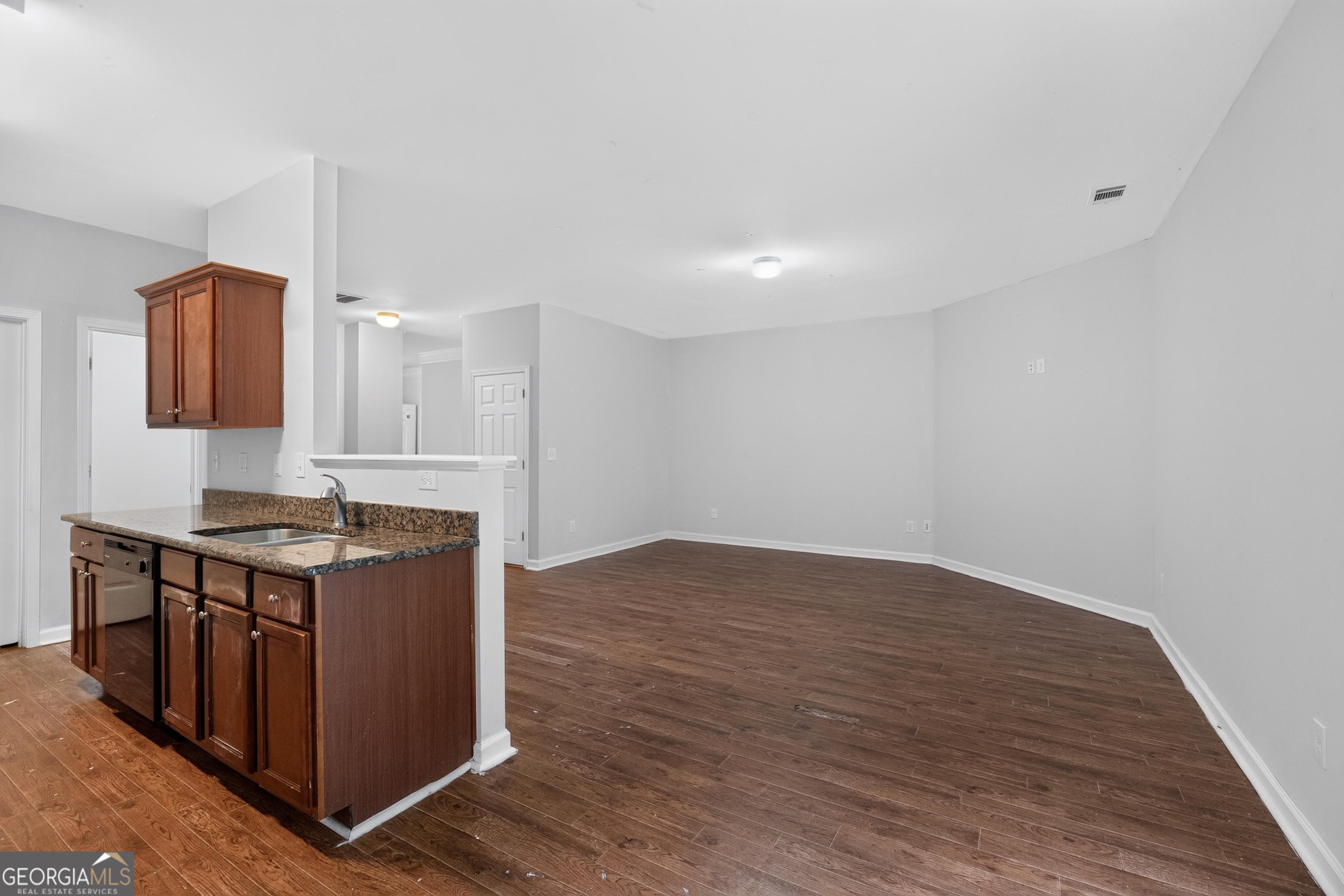 6385 Shadow Square Property Photo 13