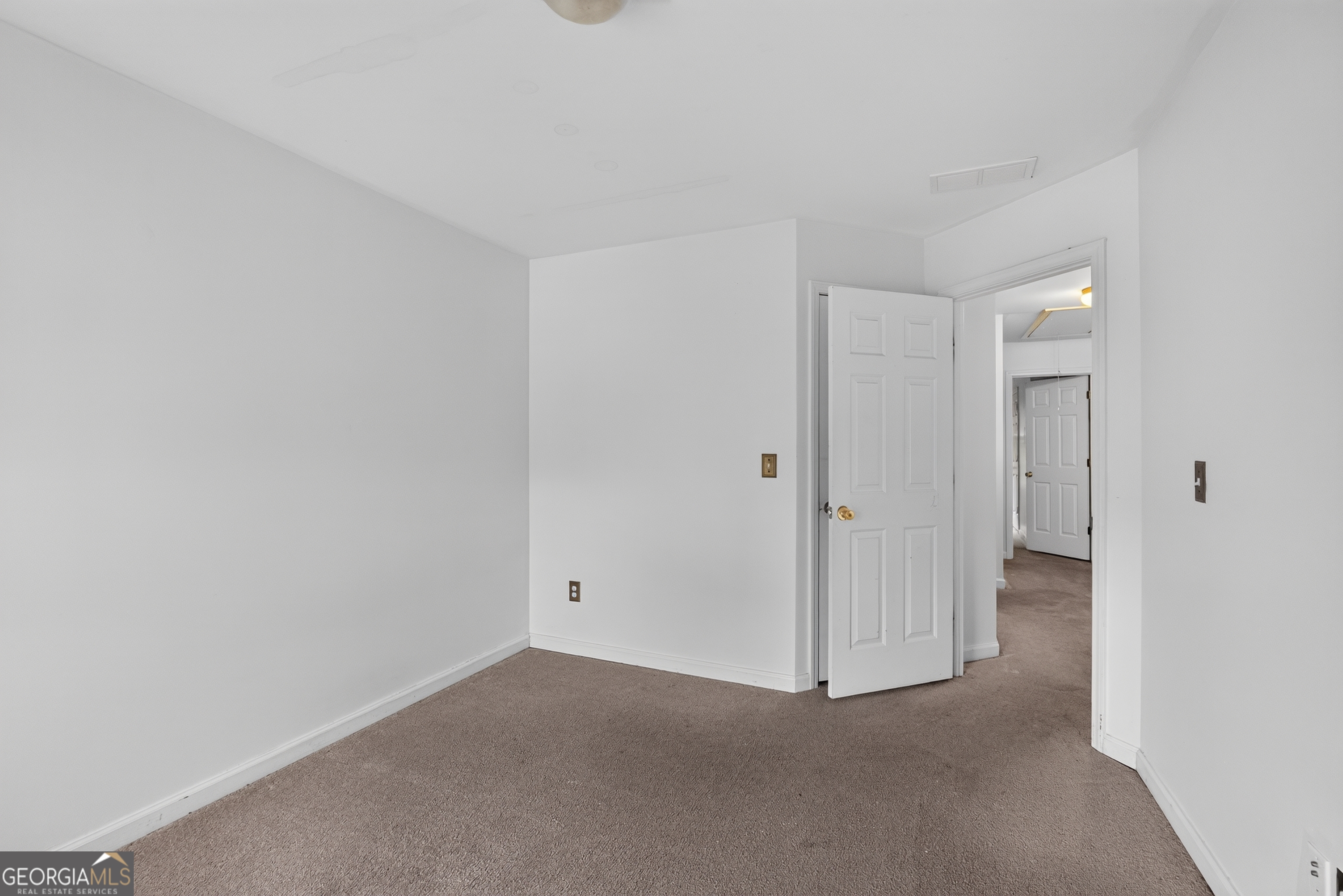 6385 Shadow Square Property Photo 17