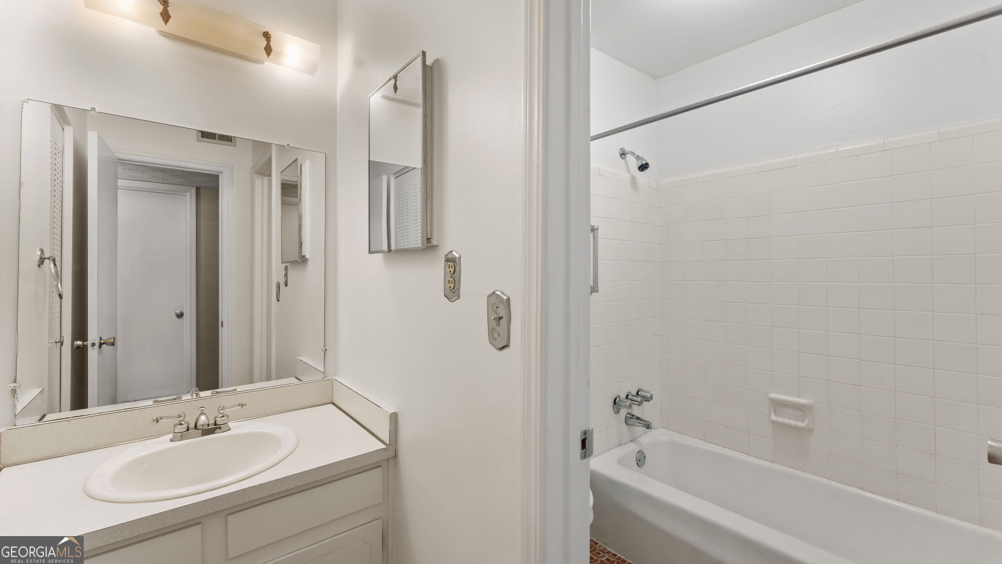 3825 Lavista Road # Y1 Property Photo 16
