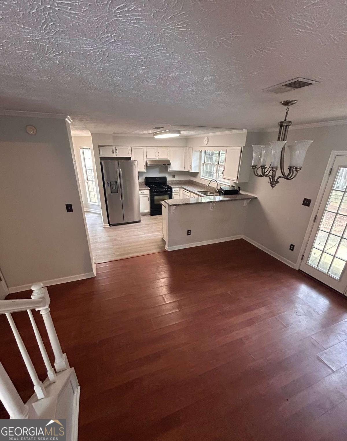 1089 Ashbury Drive Property Photo 4
