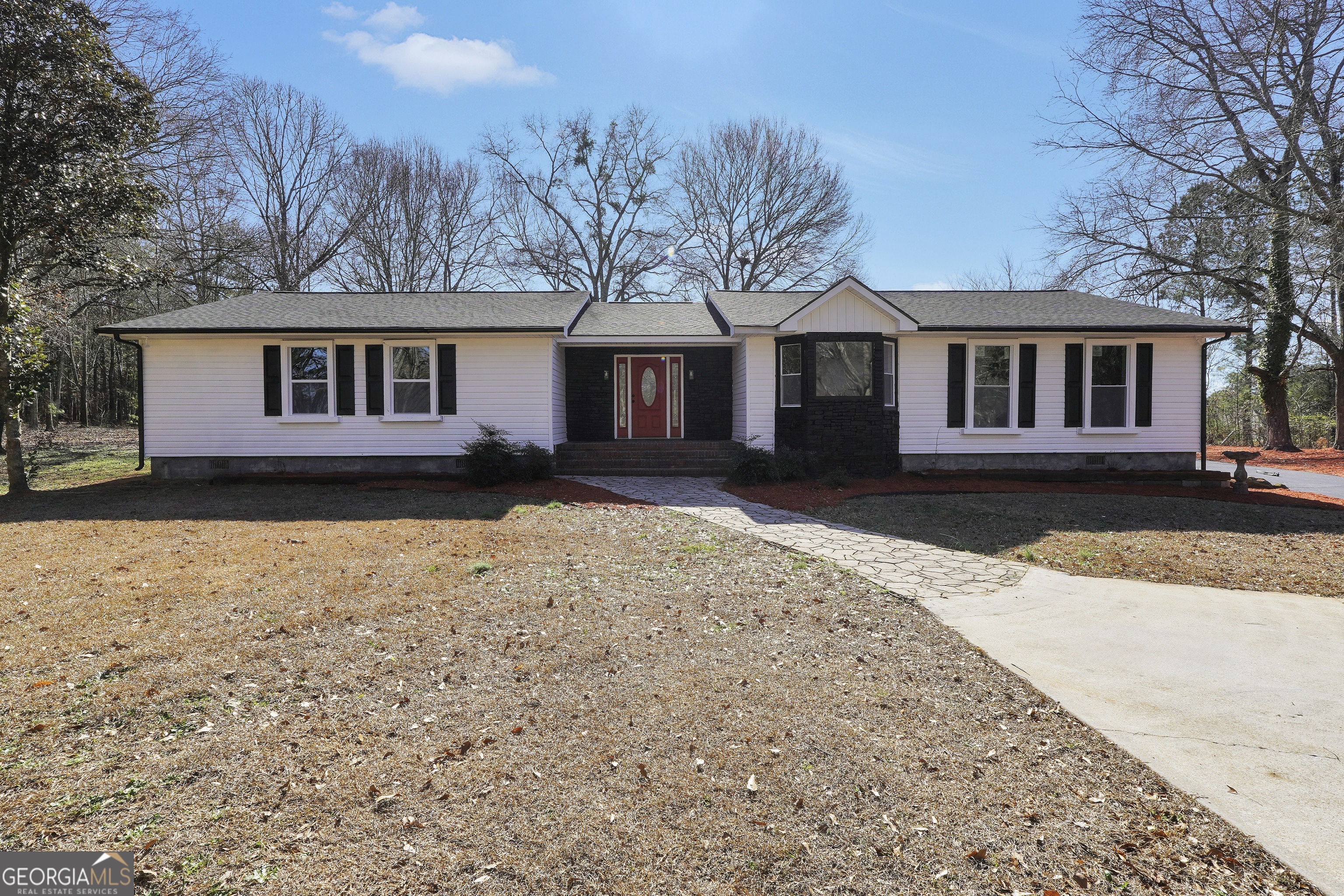 140 Heritage Circle Property Photo 3