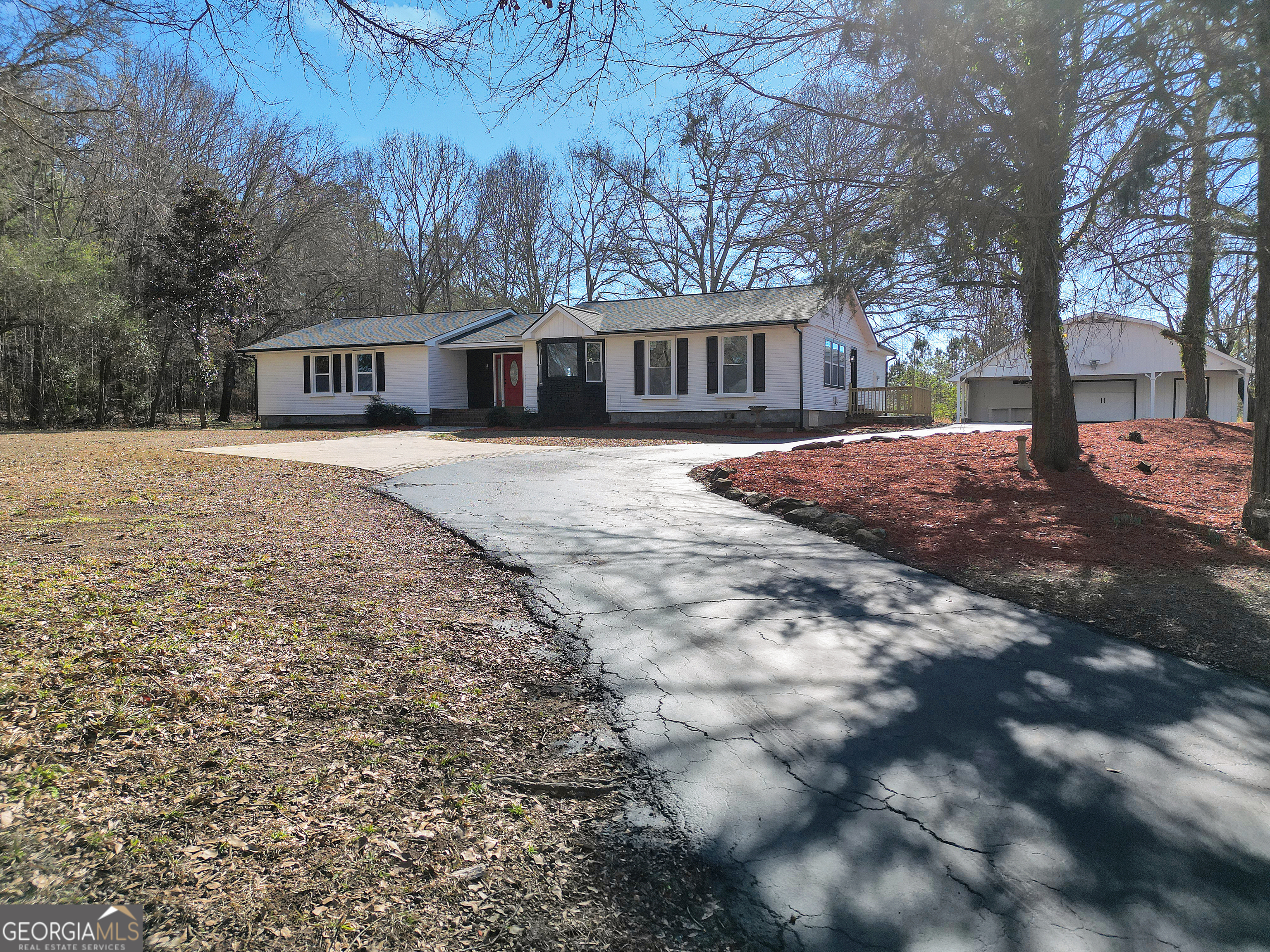 140 Heritage Circle Property Photo 4