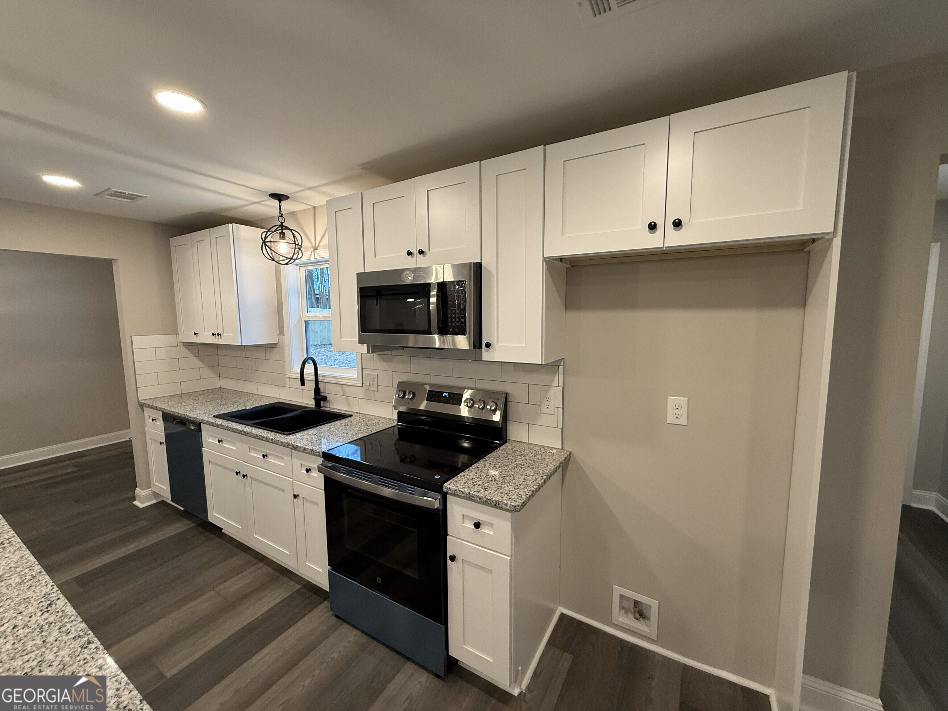7167 Brown Bridge Road Property Photo 6