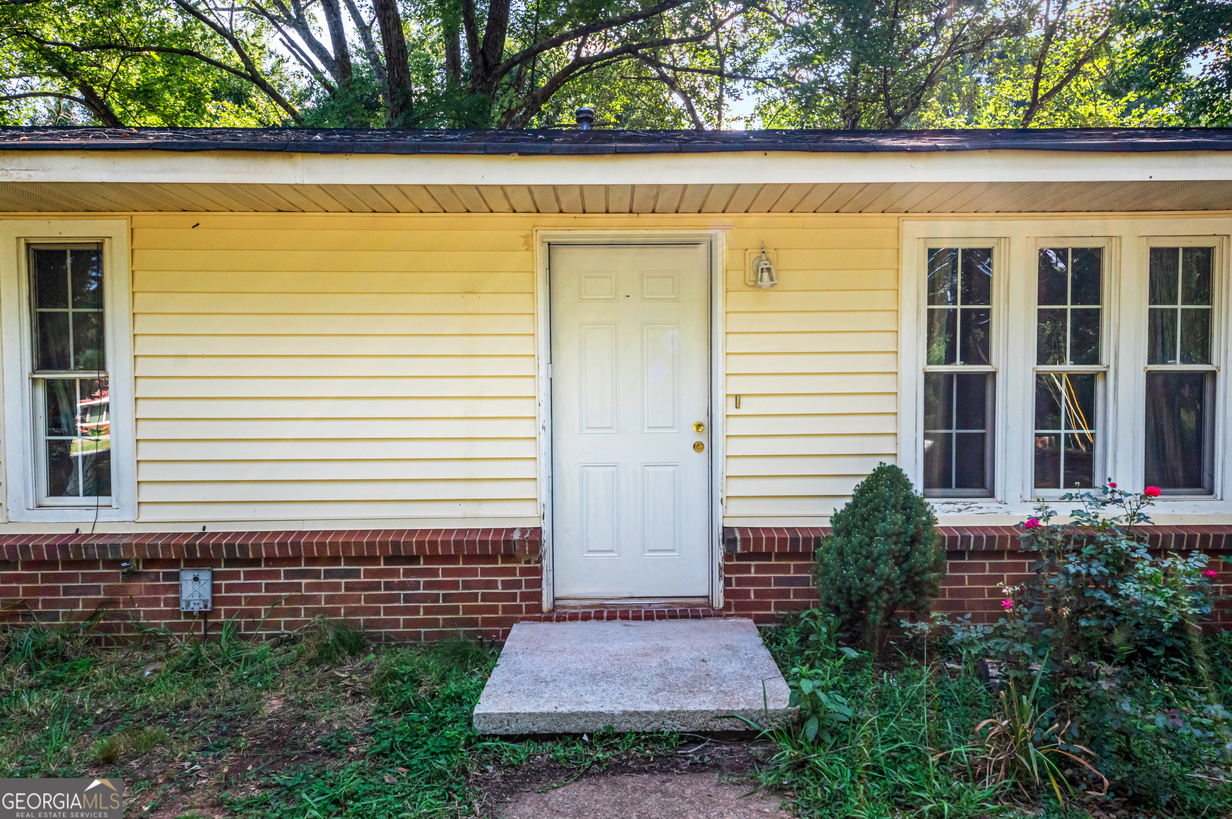 156 Crestwood Drive Property Photo 3