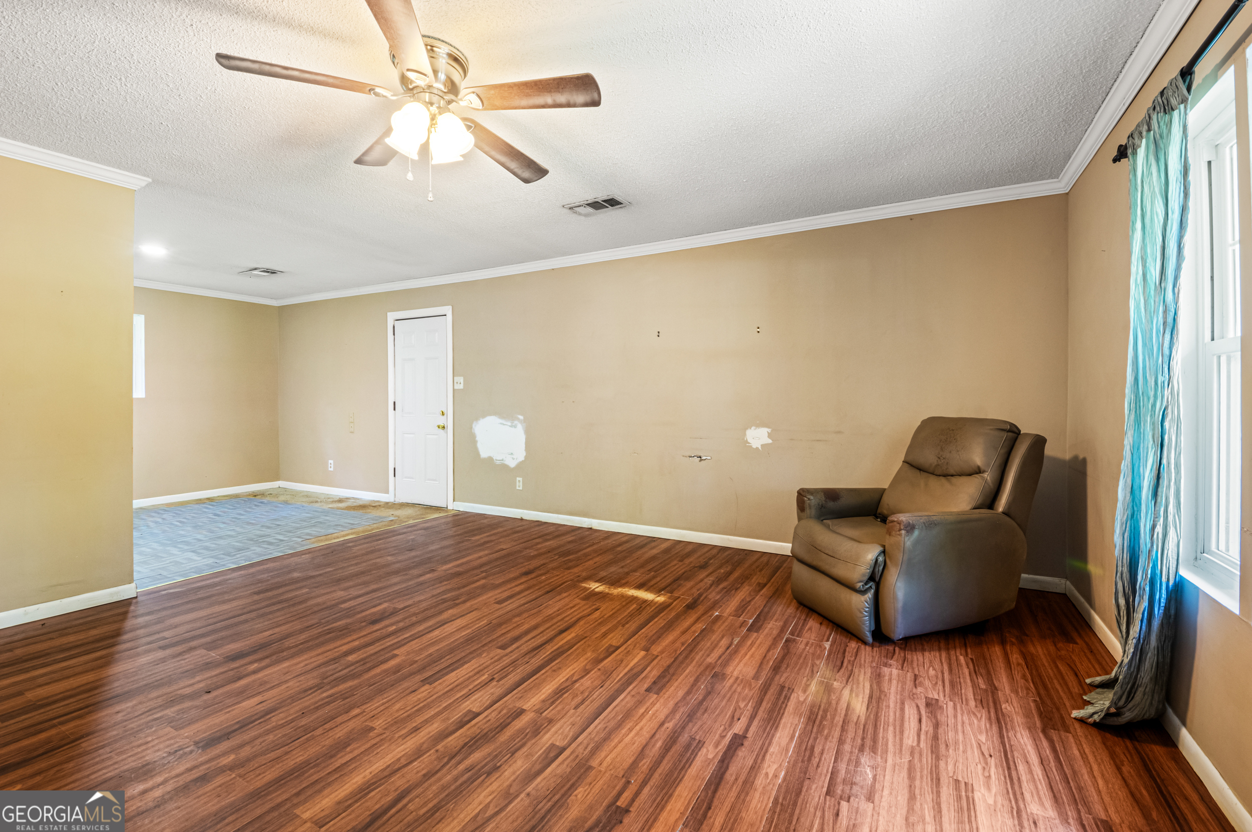 156 Crestwood Drive Property Photo 4
