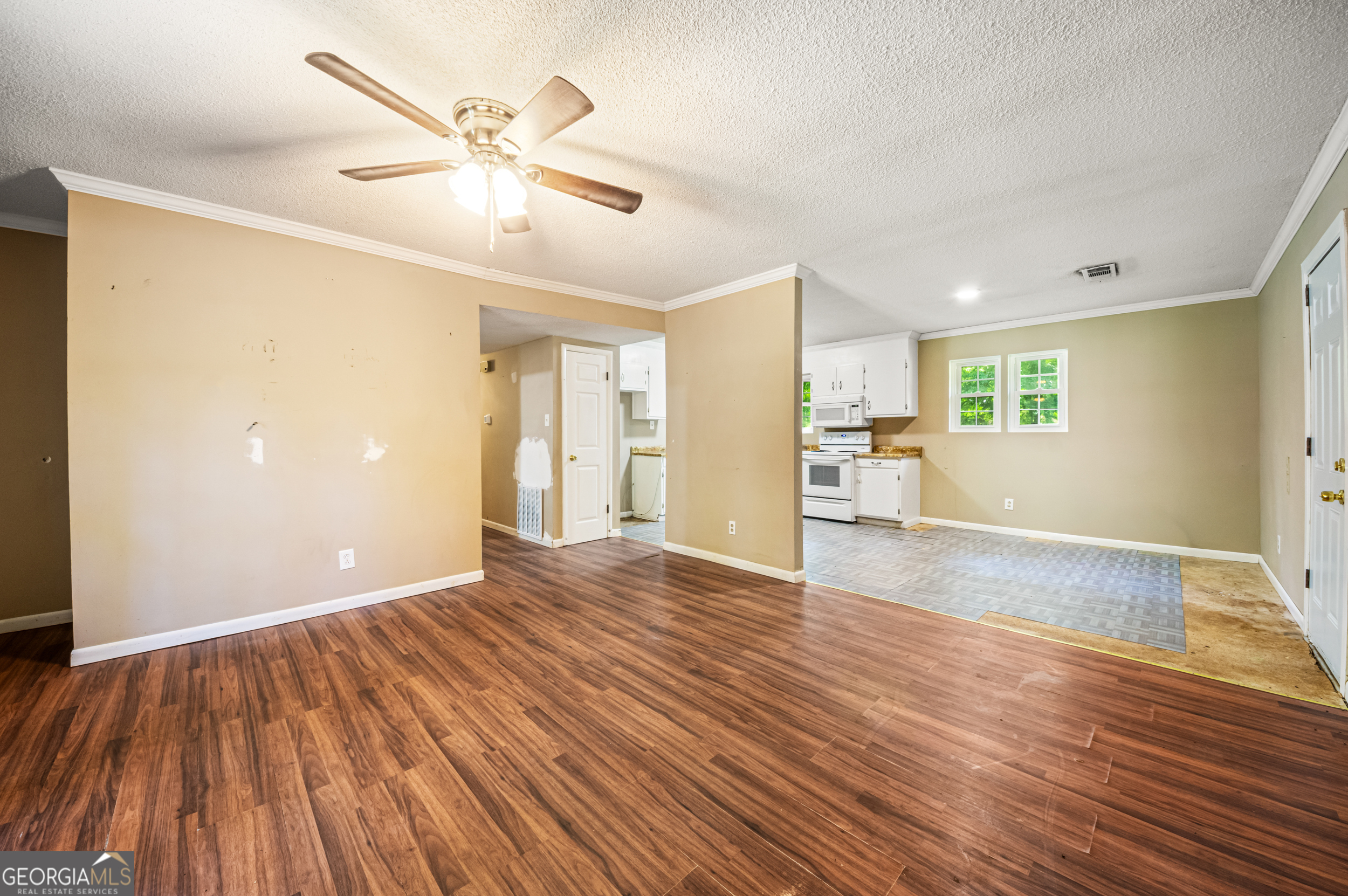 156 Crestwood Drive Property Photo 6